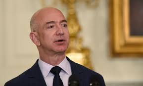 jeff-bezoss Jeff Bezos o Visionário que Transformou o Comércio e Abriu Caminho para o Futuro.