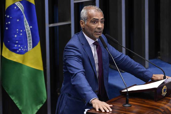 romarioo Romário da Glória nos Gramados à Luta Contra a Corrupção a Nova Batalha do Baixinho